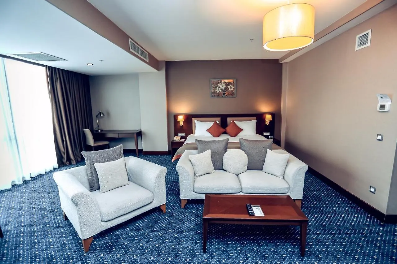 Parkside Hotel & Apartments Baku 4*,