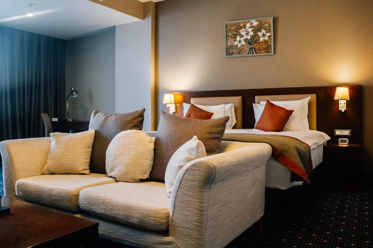 Parkside Hotel & Apartments Baku 4*,